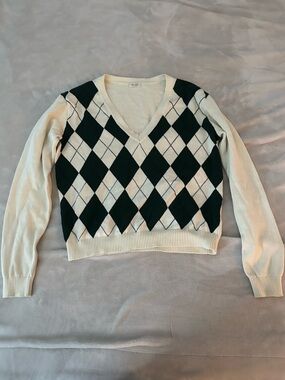 Brandy Melville Cream and Dark Forest Green Argyle V-Neck Sweater